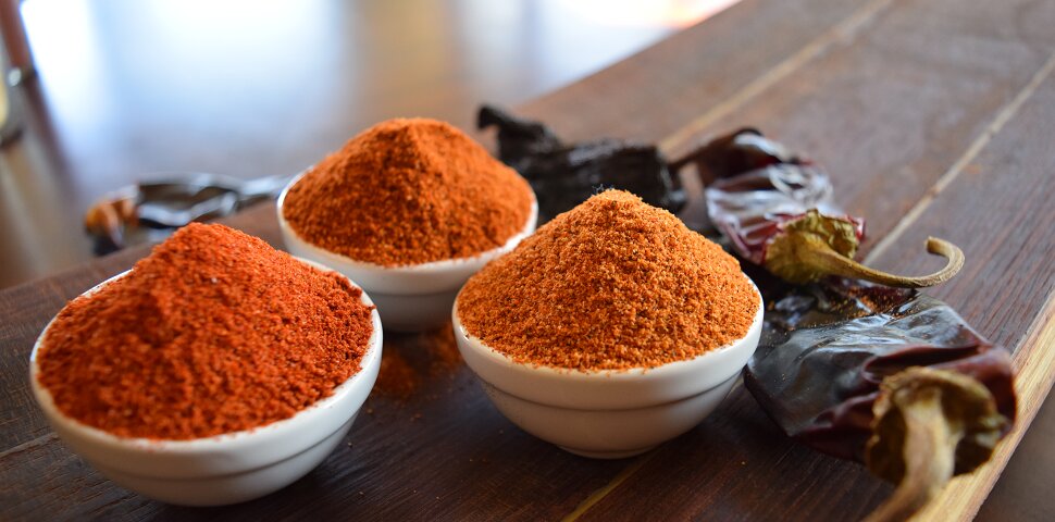 https://www.sensientnaturalingredients.com/wp-content/uploads/2019/05/Seasonings_Article-Inner_970x480.jpg